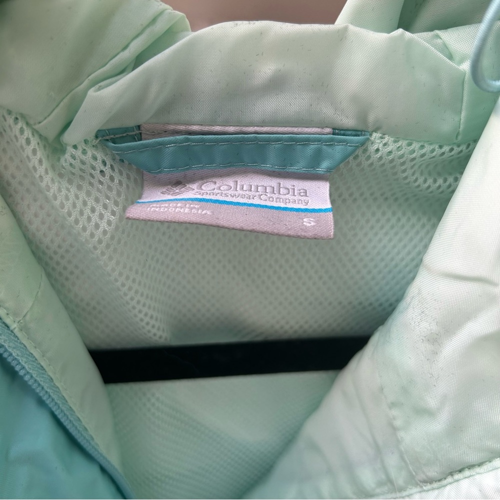 Columbia Women’s Rain Jacket - Picture 8 of 8